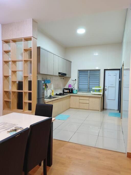 W25 Atgoldenhills Nightmarket Wifi 4r Holiday home