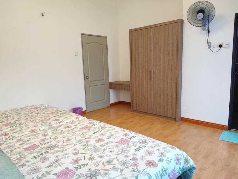 W25 Atgoldenhills Nightmarket Wifi 4r * Brinchang