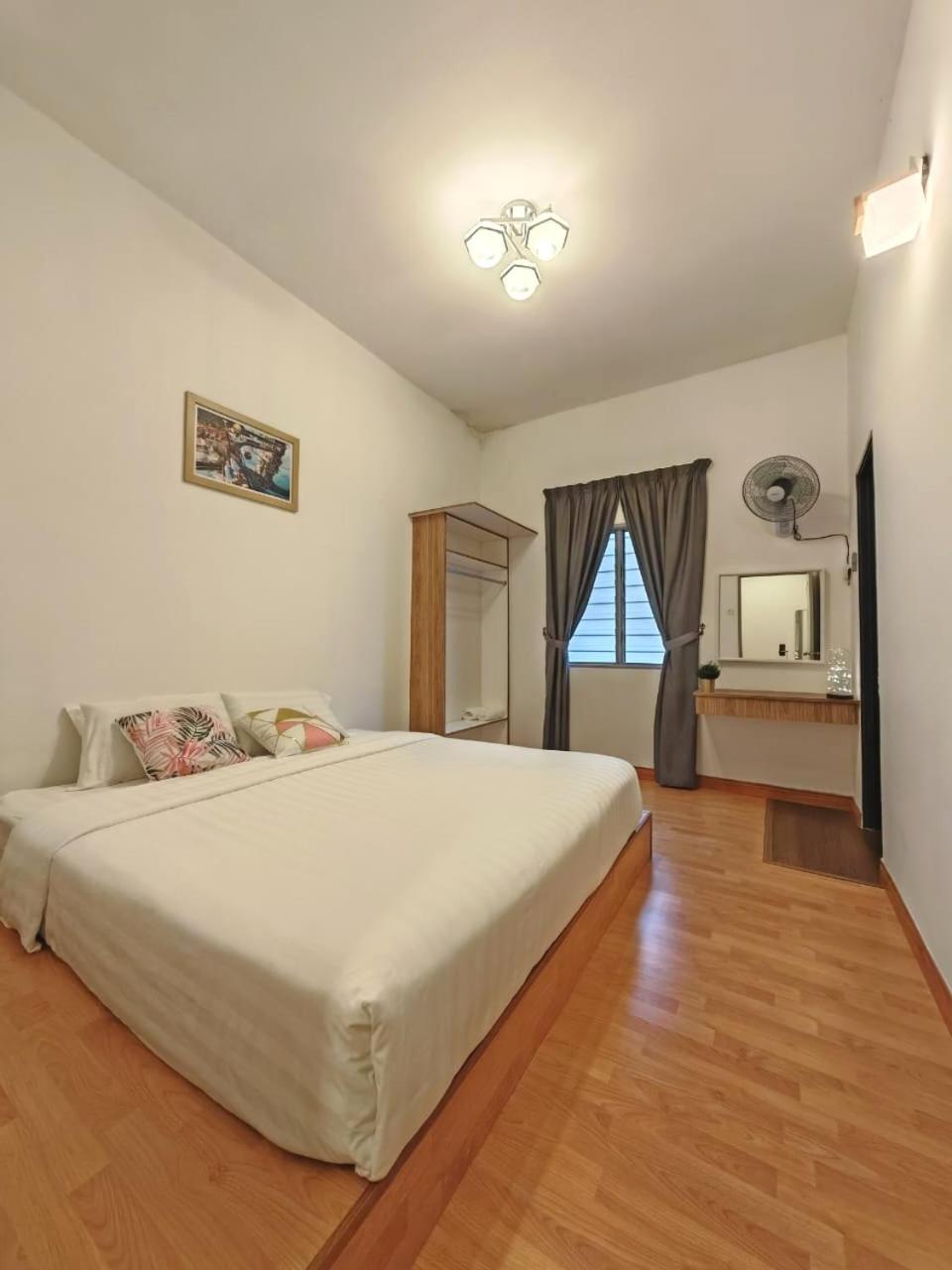 Holiday home W25 Atgoldenhills Nightmarket Wifi 4r *